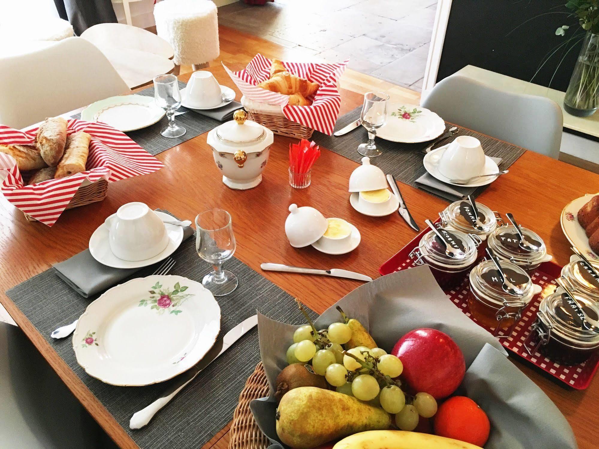 Bed and Breakfast La Tour Louise Байо Екстер'єр фото